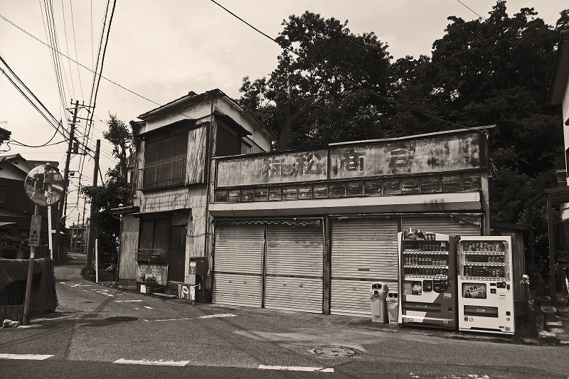 商店街　スラム化